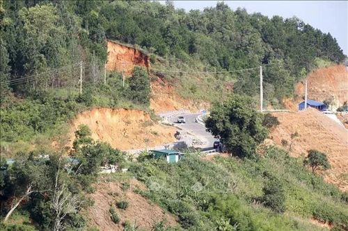 Xử lý nghiêm vi phạm hành lang an toàn dọc tuyến Quốc lộ 28B