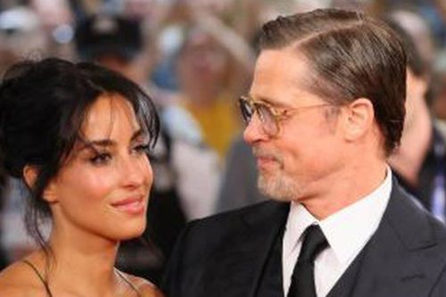 Bạn gái kém tuổi của Brad Pitt bị chê