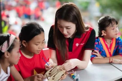 Thuý Ngân mang trung thu đáng nhớ đến 1300 em nhỏ vùng cao