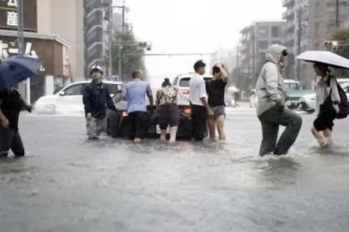 Ít nhất 9 người thiệt mạng do bão Dujuan tại Nhật Bản
