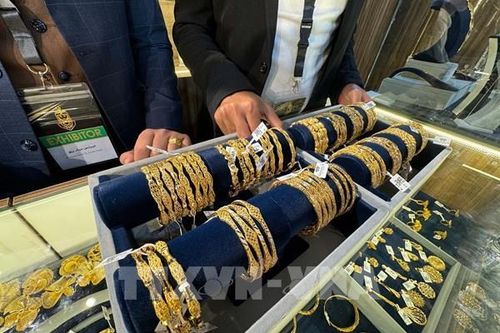 Giá vàng mất đà tăng do kỳ vọng nâng lãi suất đẩy đồng USD lên giá