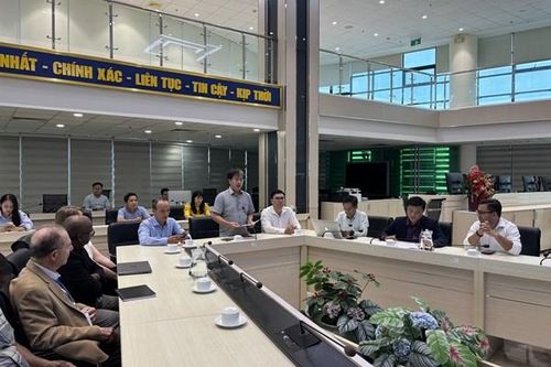 Trao đổi kinh nghiệm về năng lực dự báo, cảnh báo thời tiết nguy hiểm