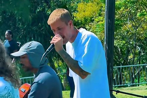 Hình ảnh Justin Bieber biểu diễn tại công viên đang gây xôn xao