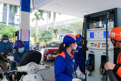 Giá xăng dầu tiếp tục tăng, xăng E10 lên hơn 27.000 đồng/lít
