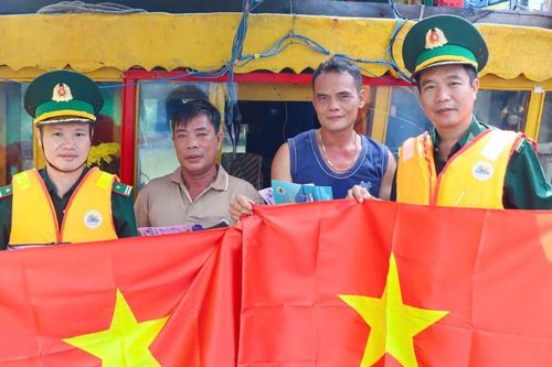 Đồn Biên phòng Phước Hải tuyên truyền chống khai thác IUU đến 126 ngư dân