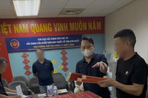 Khởi tố 4 người Trung Quốc vận chuyển gần 18.000 bao thuốc lá nhập lậu