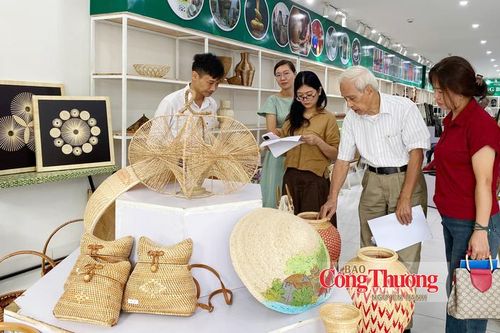 Hà Nội chấm điểm 397 sản phẩm thiết kế thủ công mỹ nghệ mới