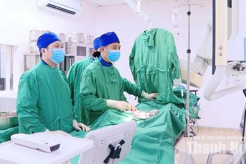 Bác sĩ say mê nghiên cứu, tận tâm vì người bệnh