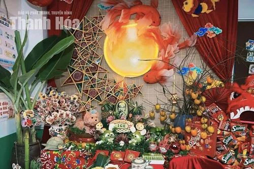 Bánh thì tròn, quả hồng lại đỏ và ký ức những mùa trăng