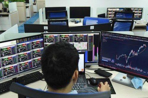 Tự doanh tung gần 1.500 tỷ đồng gom một mã ngân hàng trong 8 phiên