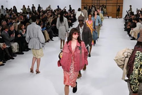 Burberry trên đà hồi phục sau ba năm khủng hoảng