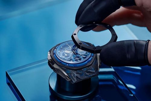 Đồng hồ xa xỉ dịch chuyển sang các chất liệu công nghệ cao