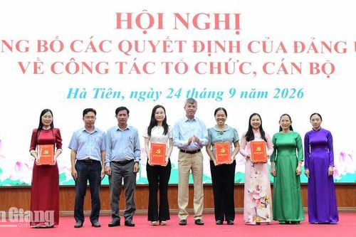 Phường Hà Tiên kết thúc hoạt động 2 đảng bộ, thành lập mới 21 chi bộ