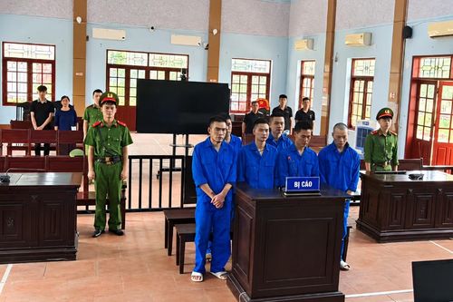 Bắc Ninh: Rủ nhau mua ma túy để tổ chức sử dụng, 6 bị cáo lĩnh án gần 40 năm tù