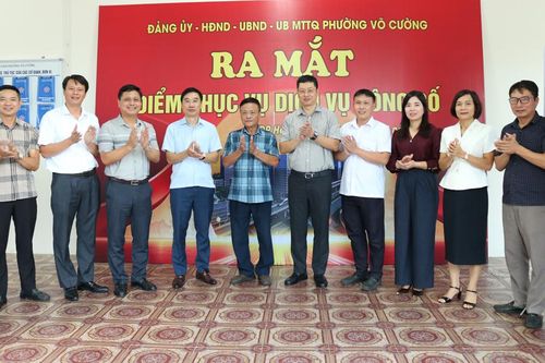 Phó Bí thư Thành ủy Trần Huy Phương dự ra mắt Điểm phục vụ dịch vụ công số tại phường Võ Cường