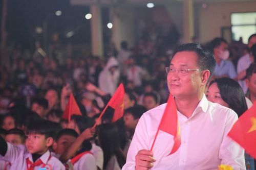 'Vầng trăng chiến sĩ' mang Trung thu đến trẻ em vùng cao Đà Nẵng