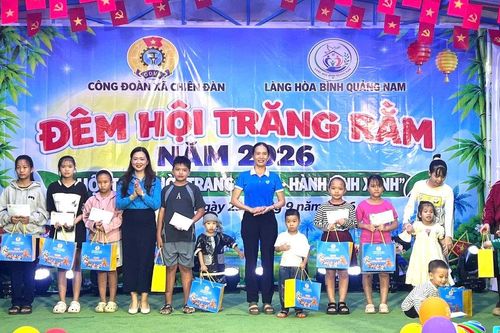 Mang Trung thu đến trẻ em có hoàn cảnh khó khăn