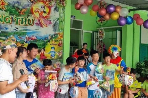 Mang mùa trăng đến với trẻ em
