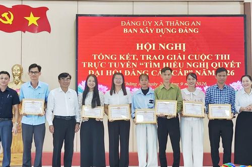 Thăng An trao giải cuộc thi trực tuyến tìm hiểu nghị quyết đại hội Đảng các cấp