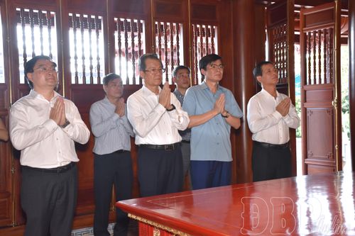 Phó Trưởng ban Nội chính Trung ương dâng hương các anh hùng liệt sĩ tại Điện Biên