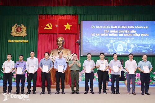 Tập trung tháo gỡ khó khăn trong xây dựng dữ liệu