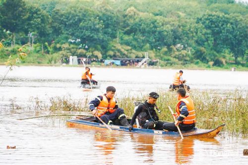 Mưa lớn, một phụ nữ tử vong do bị nước cuốn trôi, nhiều khu dân cư và tuyến đường bị ngập