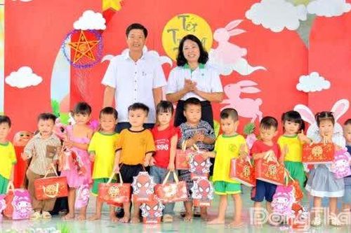 Trẻ em vùng biên vui Tết Trung thu