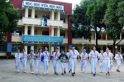 Trường đạt chuẩn quốc gia: Không chỉ nhìn qua hồ sơ
