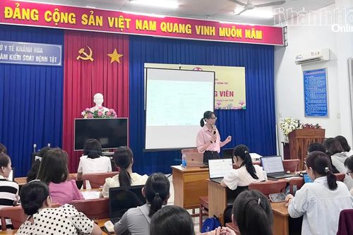 Gần 50 cán bộ y tế được tập huấn công tác quản lý chất thải y tế