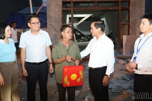 Phường Cam Đường thăm, động viên các hộ dân thực hiện giải phóng mặt bằng