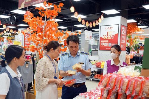 Kiểm soát an toàn thực phẩm mùa Trung thu và năm học mới