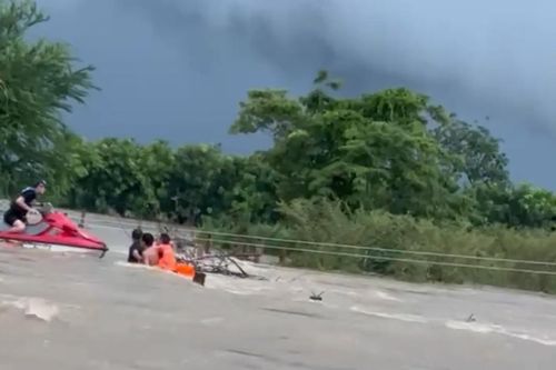 Công an xã Hàm Liêm kịp thời cứu người bị nước cuốn trôi