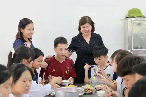 Nâng cao chất lượng bữa ăn nội trú