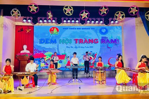 Rộn ràng 'Đêm hội trăng rằm'