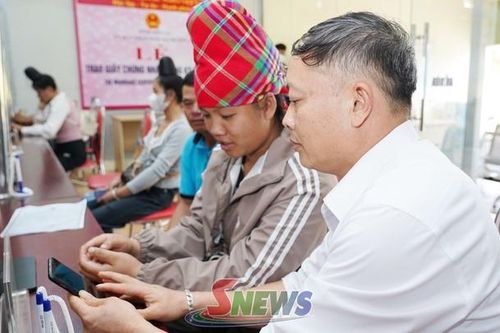 Lấy sự hài lòng của người dân làm trung tâm