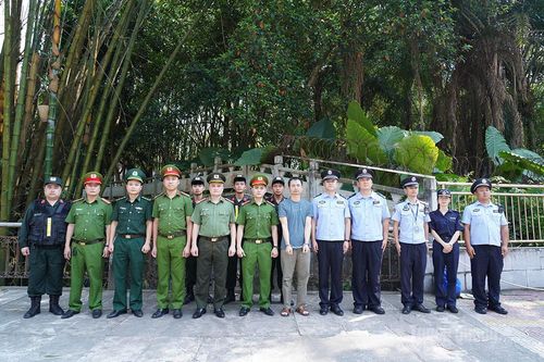 Phối hợp trao trả đối tượng bị truy nã liên quan đến vụ án buôn lậu