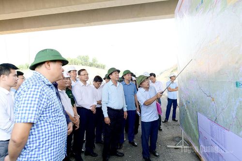 Bộ trưởng Bộ Xây dựng Trần Hồng Minh kiểm tra tình hình thực hiện Dự án cao tốc Tuyên Quang – Hà Giang giai đoạn 1