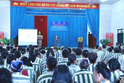 Chăm sóc sức khỏe thể chất và tinh thần cho nữ phạm nhân