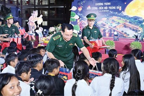 Tròn đầy mùa trăng biên cương