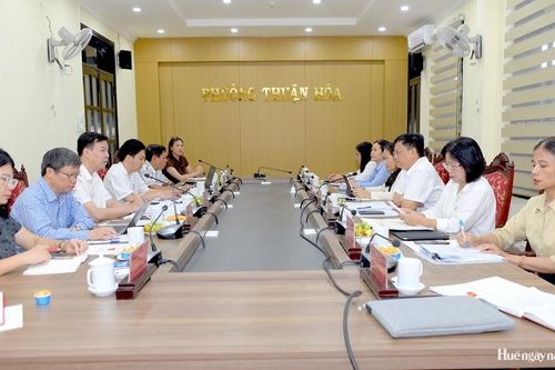 Đoàn khảo sát của Ban Tuyên giáo Trung ương làm việc với Đảng ủy phường Thuận Hóa