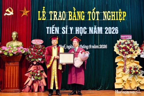 Trường Đại học Y - Dược, Đại học Huế trao bằng cho 8 tân tiến sĩ