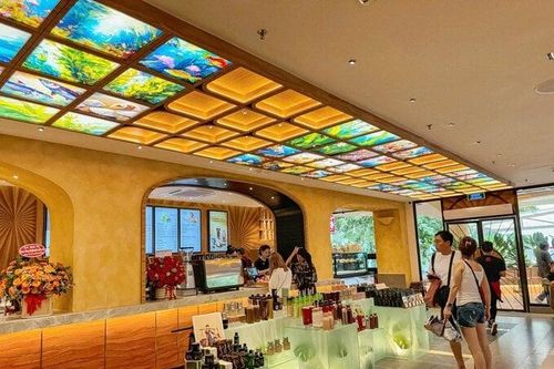 Highlands Coffee chuẩn bị IPO, vì sao Jollibee giảm còn 49%?