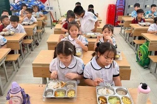 Góc nhìn văn hoá: "Bữa ăn bán trú" Hà Nội - Đừng để phụ huynh phải lên tiếng mới có hậu kiểm