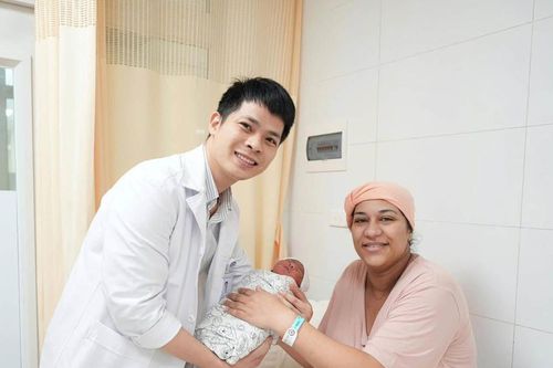 Đang du lịch châu Á, sản phụ Maroc quyết định đến Việt Nam sinh con