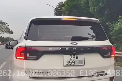 Phạt 23 triệu tài xế chạy ẩu trên Đại lộ Thăng Long