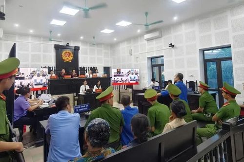 Lào Cai: Gây rối tại phường Yên Bái, 3 người hầu tòa