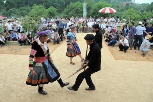 3.000 người diễu hành đường phố trong Ngày hội văn hóa dân tộc Mông