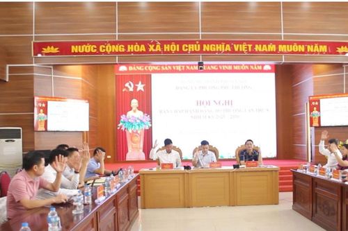 Phường Phú Thượng thống nhất tổ chức lại 5 phòng chuyên môn