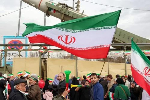 Iran cảnh báo đáp trả các nước hạn chế chuyến bay của Tehran