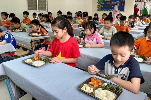 Thủ tướng yêu cầu kiểm soát chặt bữa ăn học đường
